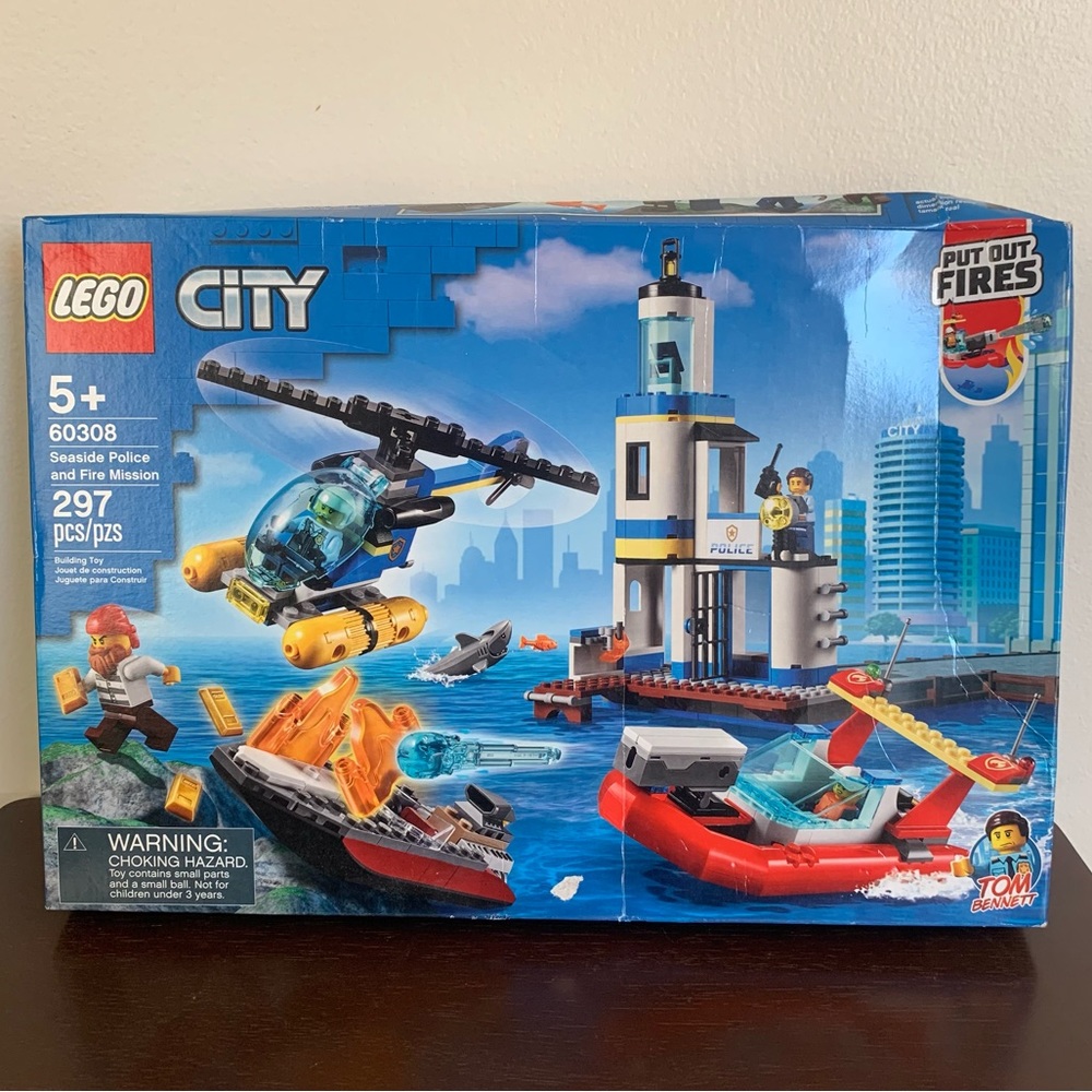 Lego City Building Set; Seaside Police and Fire Mission 60308